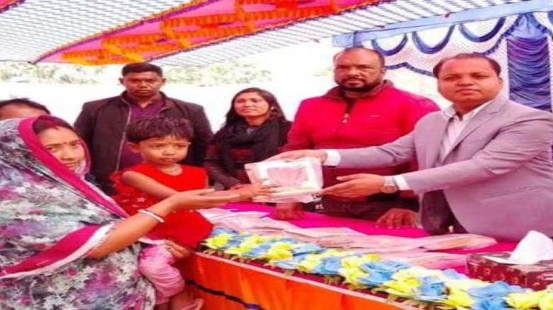 দেবহাটায় ৪ হাজার ৭৪০ হতদরিদ্র পরিবারের মাঝে সবজি বীজ বিতরণ