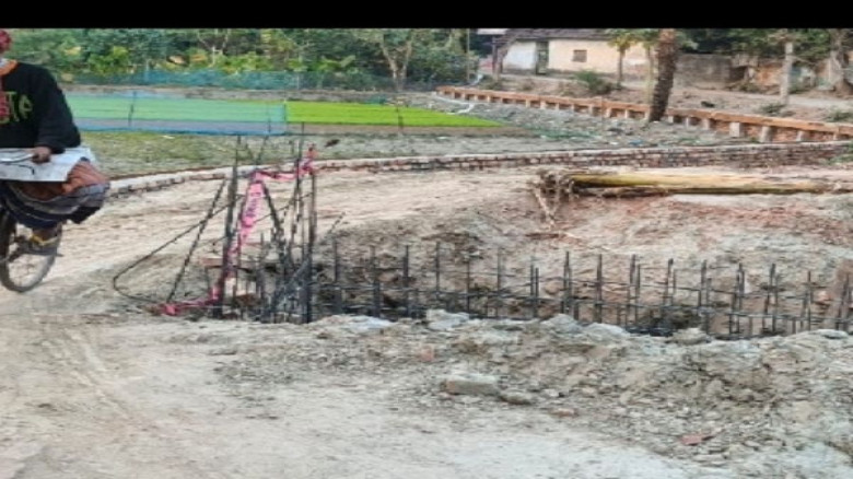 কলারোয়ায় একসঙ্গে ১৩ কালভার্ট কেটে ফেলায় চলাচলে  দুর্ভোগ