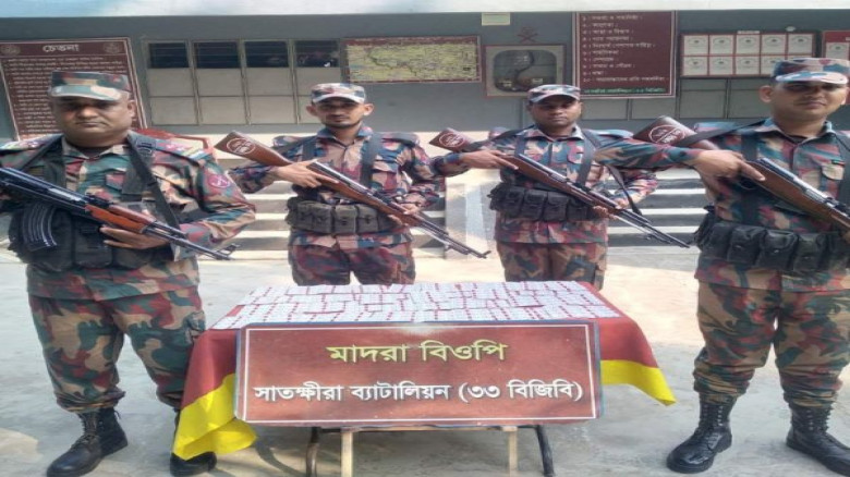 সাতক্ষীরা ও কলারোয়া সীমান্তে মাদক বিরোধী অভিযানে প্রায় চার লক্ষ টাকার চোরাচালানী মালামাল জব্দ