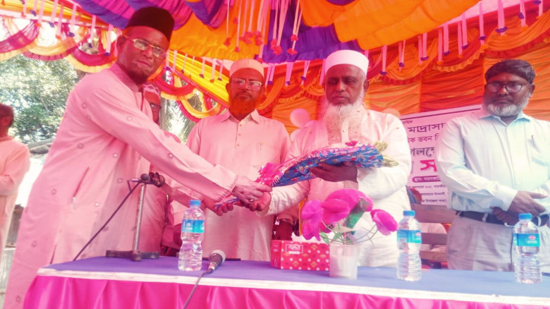 সরশকাঠি মাদ্রাসার ৪তলা  নতুন ভবনের ভিত্তিপ্রস্তর উদ্বোধন করলেন এমপি ইজ্জত উল্লাহ