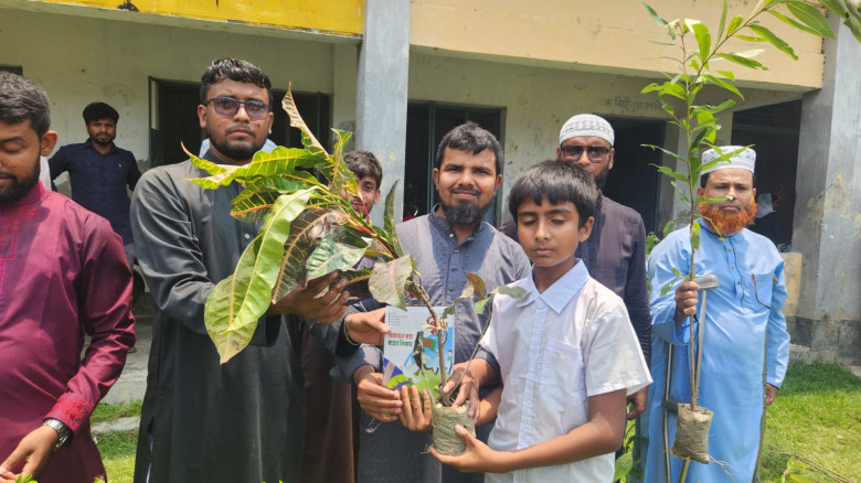 ছাত্রশিবিরের বৃক্ষরোপণ ও চারা বিতরণ কর্মসূচি অনুষ্ঠিত