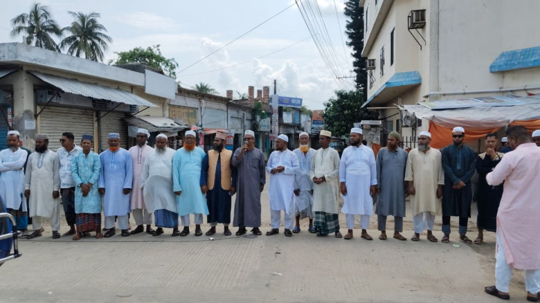 জেলা প্রশাসকের বক্তব্যের প্রতিবাদে কালিগঞ্জের নলতায় মানববন্ধন