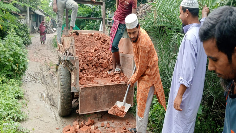 ভারী বর্ষণে জলবদ্ধতা, রাস্তা ভাঙ্গনে চলাচলে ভোগান্তি, সংস্কা